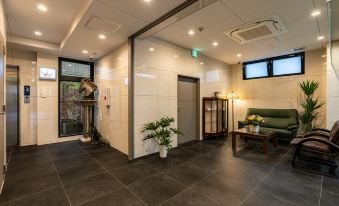 Akino Inn | Modern Japanese 2BR | 3 Min to Tengachaya Station | Direct Access to KIX | Near Namba