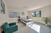 Beautiful 4BR Miami Villa with Heated Pool & Private Game Yard - Pet friendly
