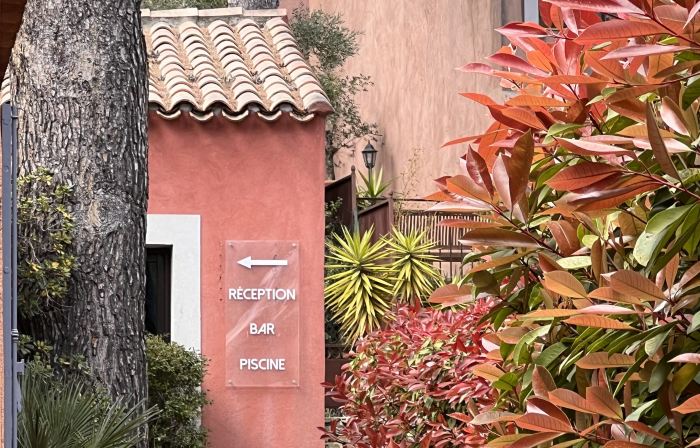 Hotel Spa Cassis – Heated Pool & Parking
