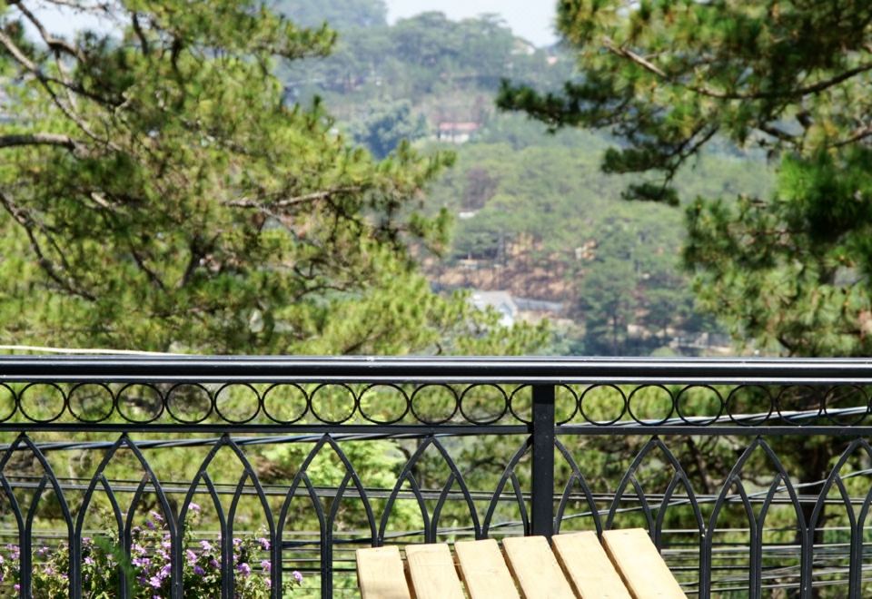 더 게이트 부티크 호텔 달랏의 깔끔한 객실 내부