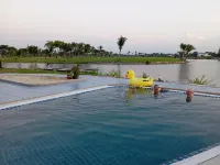 Waterfront Royal Villa Hotels in Amphoe Bang Pakong