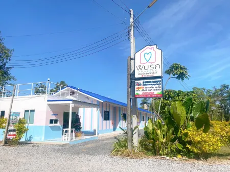 Phobruk Resort and garden Отели рядом с достопримечательностью «Hin Kong Temple»