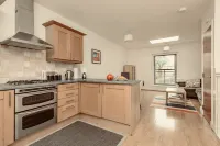 Unique 1 Bed house with Private Parking