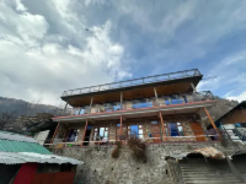 Oh Yaara | Stay n Cafe | Tosh