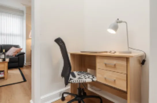 Spacious 3 Bedroom House Free Street Parking Fast WiFi