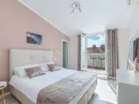 Old town apartment with balcony Hotels near Kolovare Beach