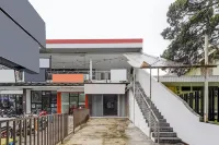 SPOT ON 94730 The Chatter Place Dipatiukur Hotels in Bandung City