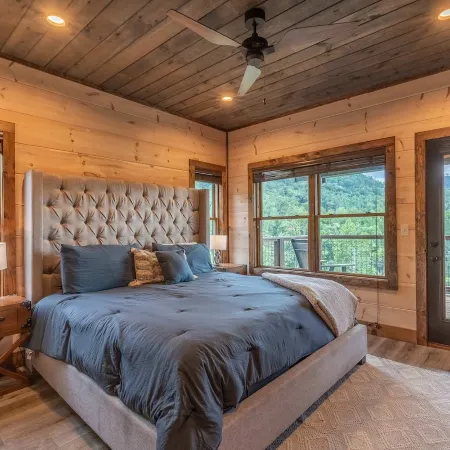 New Lux 4 King Suites | GameRm | Hot Tub | Views