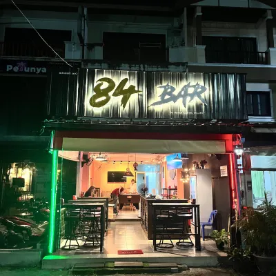 84 Bar & Guesthouse Hotels near الطائر هانومان