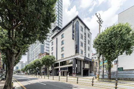 Hotel Moon Guri Отели рядом с достопримечательностью «Sureung (Tomb of Crown Prince Hyomyeong and Queen Sinjeong)»