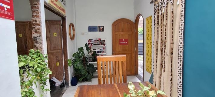 The Backyard Hostel Hotels in Mantrijeron