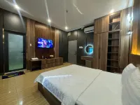LUXURY Hotel Pham Van Dong 平 Triệu 站附近的飯店