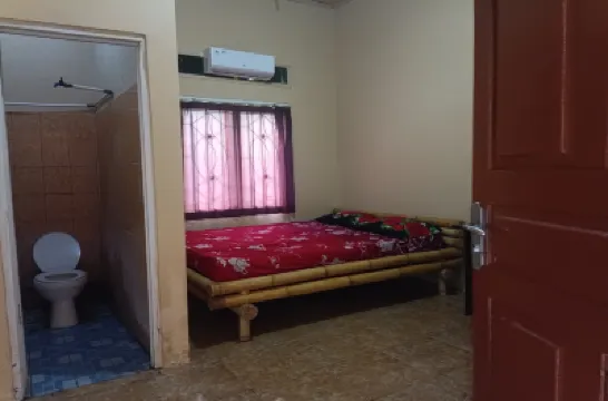OYO 93766 Bunga Homestay Near Taman Lembah Hotels in Lombok
