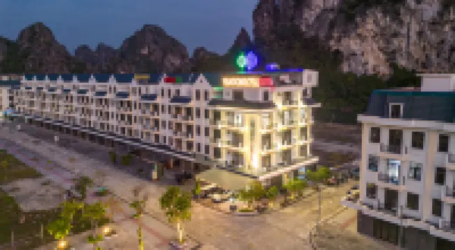 Van Don Royal Hotel