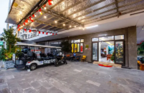 Van Don Royal Hotel