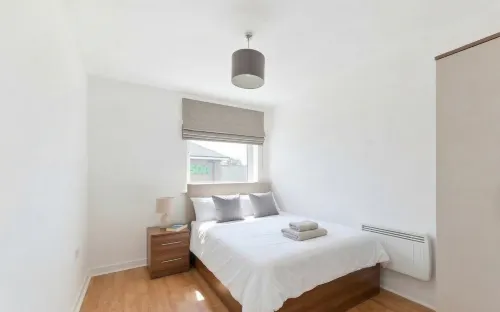Exclusive 1 Bedroom Flat with car parking!