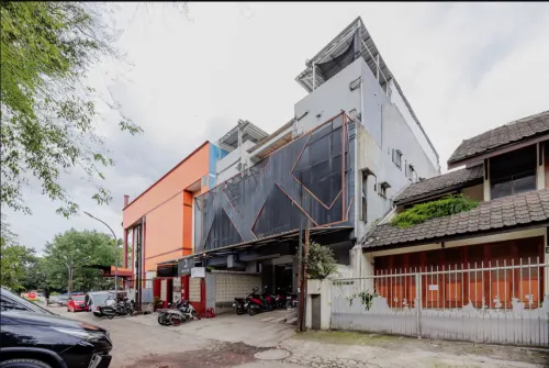RedDoorz Plus @ D San Residence Buah Batu