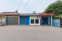 RedDoorz @ Jalan Otista Karawang Các khách sạn ở Karawang