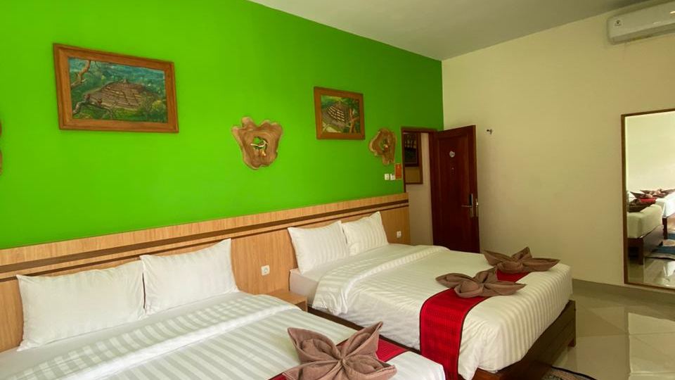 THE CABIN HOTEL AMBASADOR