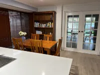 Celia’s lovely house - Airport Shuttle