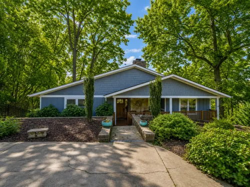 Chalet du Lac – Lakefront Retreat - 4-Star