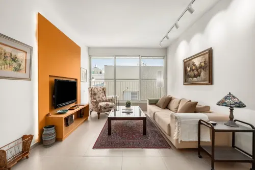 Chic Bright Urban Escape by Sea N' Rent - Villas
