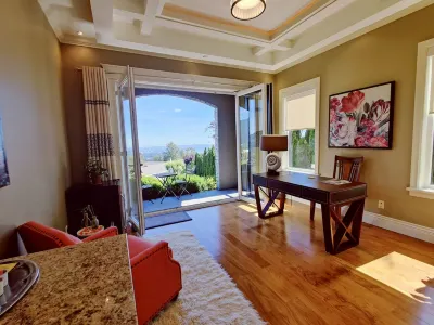 Stunning View in Elegant 1 Bedroom Suite Hôtels à : 