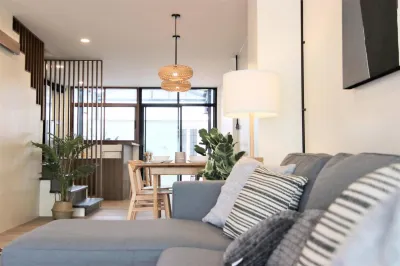 Private Cozy Townhouse Near "Lanmuang Market" Hotell i Tha Sai