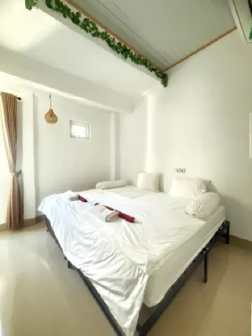 Home Stay Room in Bali Near Nusa Dua 鄰近Bluemoon Chapel Ocean Blue的酒店