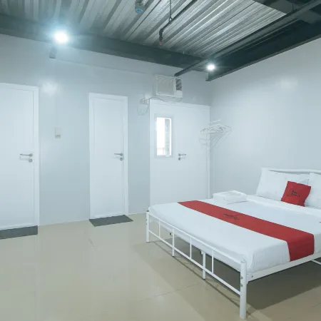 RedDoorz at Coral Tree near Southwoods Mall Hotels in Биньян