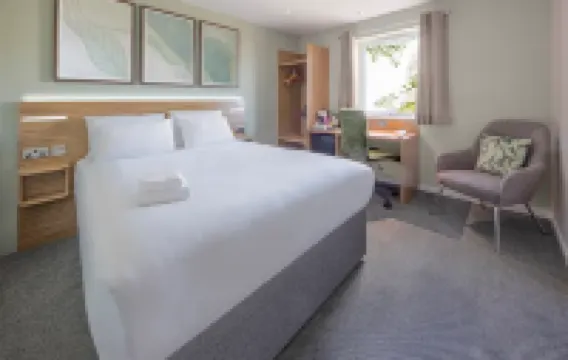 Travelodge London Chiswick High Road Hotels near Kew Palace