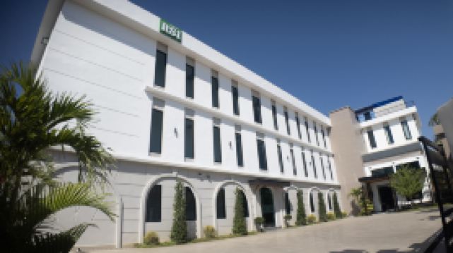 RS1 Hotel--Near Wattay International Airport