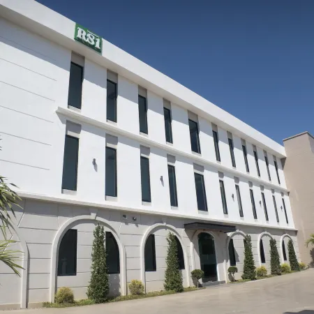 RS1 Hotel--Near Wattay International Airport
