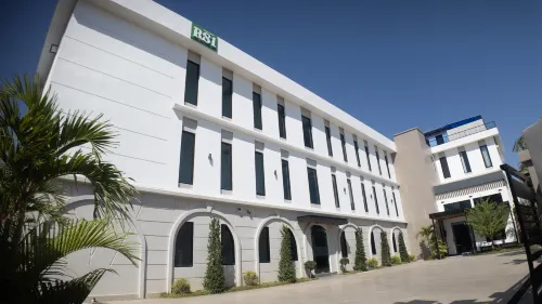 RS1 Hotel--Near Wattay International Airport