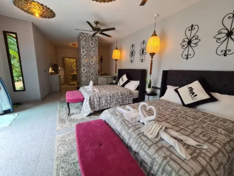 ห้องเตียงแฝดวิวสวนพร้อมเตียงใหญ่ 2 เตียง