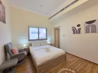 Modern Villa | Spacious Balcony & Garden Views - Villaer