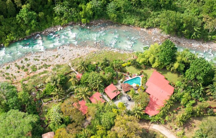 Casitas Del Rio Riverfront Nature Lodge - Sloth Luxury Villa