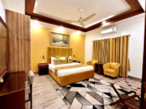 Hayyat Luxury Hotel ラホールのホテル