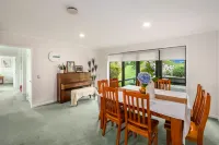 Rotorua Family Retreat Hamurana 10000Sqm Lawn Hotels in Hamurana