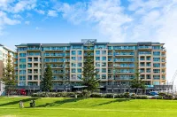 Beachfront at Glenelg Oaks Parking Pool Gym Wi-Fi 鄰近Beachouse游樂園的酒店