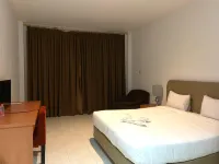 GRAND ROYAL TALIWANG HOTEL Hotels in Beru