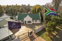 The Link Guest Lodge - Homestays