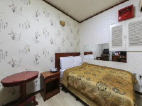 WHITE MOTEL Hotels near Hakdong Station