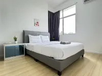 Taiping Crystal Creek Condo Pool Gym Netflix