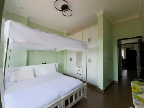 Modern Luxury Apt w/Lake Views in Munyonyo! 酒店