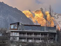 Old Hunza Inn - Mountain view