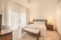 Go away to this charming apt at Sublime w private jacuzzi included