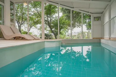 Spring Pool Hotels in 