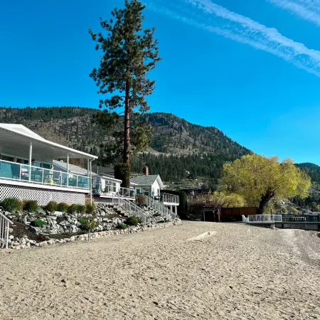 Peachland Beach Resort