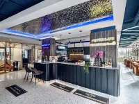Metro Hotel Phahonyothin 35 Hoteles cerca de Escuela Horwang